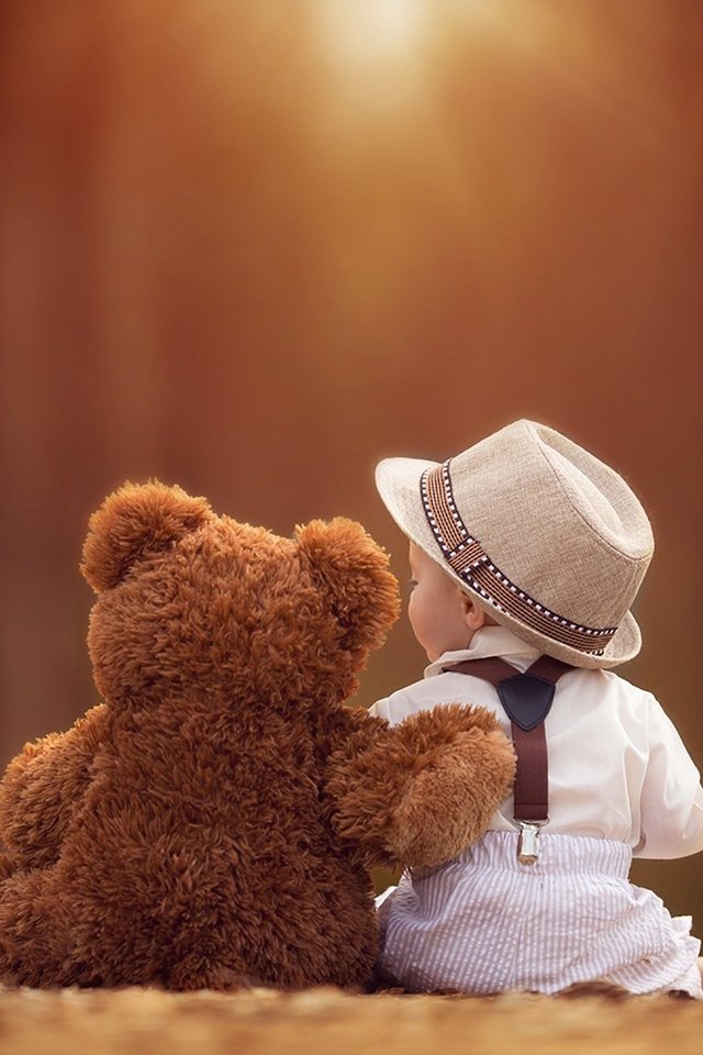 Обои дети, плюшевый медведь, мишка, игрушка, ребенок, мальчик, шляпа, друзья, вместе, children, teddy bear, bear, toy, child, boy, hat, friends, together разрешение 2000x1333 Загрузить