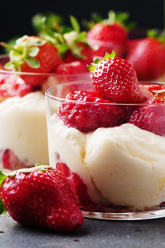 Обои крем для торта, мороженое, клубника, ягоды, сладкое, десерт, cream cake, ice cream, strawberry, berries, sweet, dessert разрешение 2880x1913 Загрузить