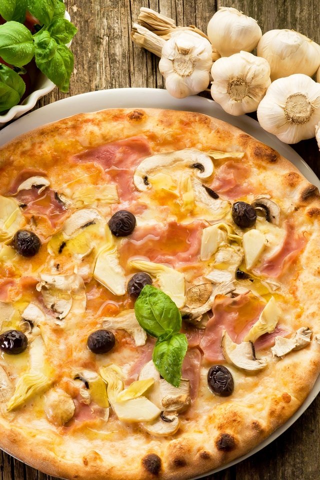 Обои грибы, ветчина, сыр, быстрое питание, помидоры, боровики, помидор, оливки, пицца, маслины, чеснок, брынза, mushrooms, ham, cheese, fast food, tomatoes, tomato, olives, pizza, garlic разрешение 2880x2207 Загрузить