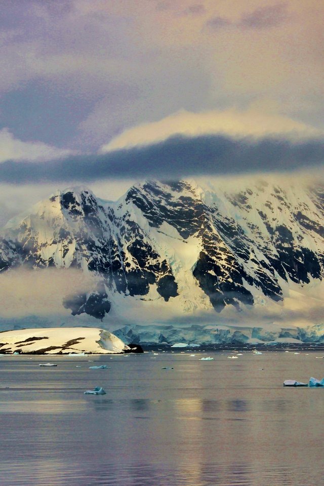 Обои вода, горы, природа, отражение, лёд, антарктида, water, mountains, nature, reflection, ice, antarctica разрешение 4637x3228 Загрузить