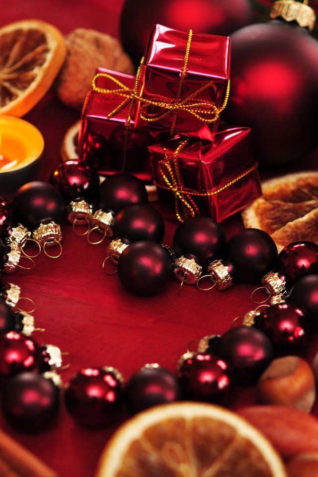 Обои новый год, украшения, орехи, сердце, шарики, свеча, рождество, new year, decoration, nuts, heart, balls, candle, christmas разрешение 8500x5646 Загрузить
