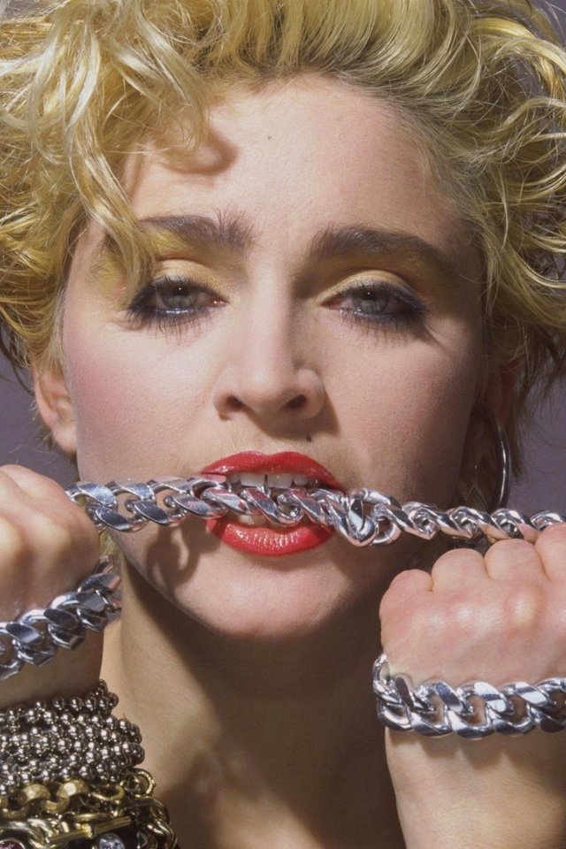 Обои актриса, певица, цепь, мадонна, actress, singer, chain, madonna разрешение 3840x2160 Загрузить