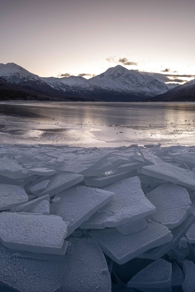 Обои озеро, горы, лёд, lake, mountains, ice разрешение 3840x2160 Загрузить