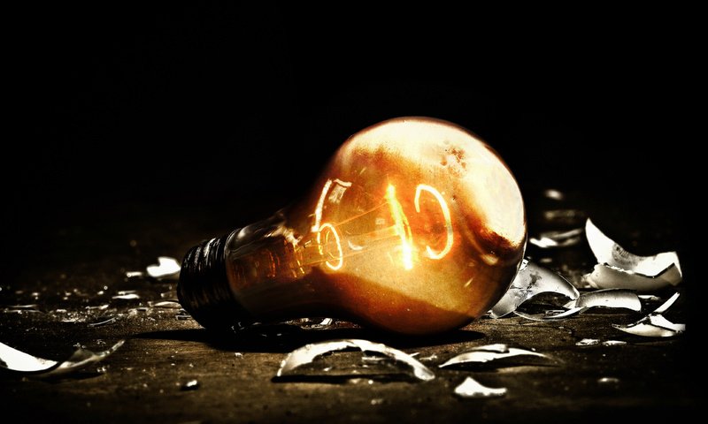 Обои свет, вольфрам, осколки, легкие, горит, темнота, лампочка, электричество, лампа накаливания, нить накаливания, light, tungsten, fragments, burns, darkness, light bulb, electricity, bulb, the filament разрешение 3750x2490 Загрузить