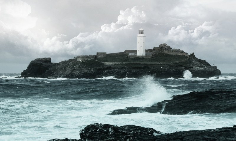 Обои небо, облака, скалы, камни, море, маяк, остров, шторм, the sky, clouds, rocks, stones, sea, lighthouse, island, storm разрешение 1920x1200 Загрузить