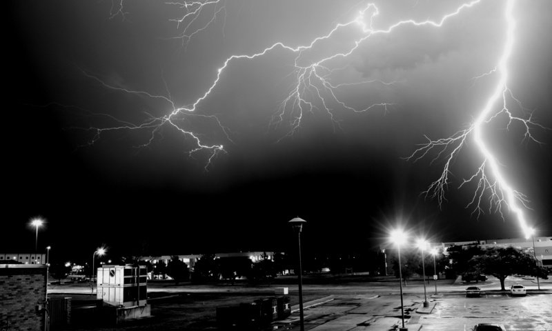 Обои ночь, молния, город, night, lightning, the city разрешение 3888x2592 Загрузить