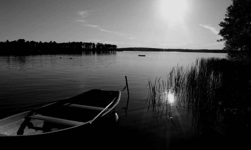 Обои озеро, лодка, чернобелая, lake, boat, black and white разрешение 1920x1200 Загрузить