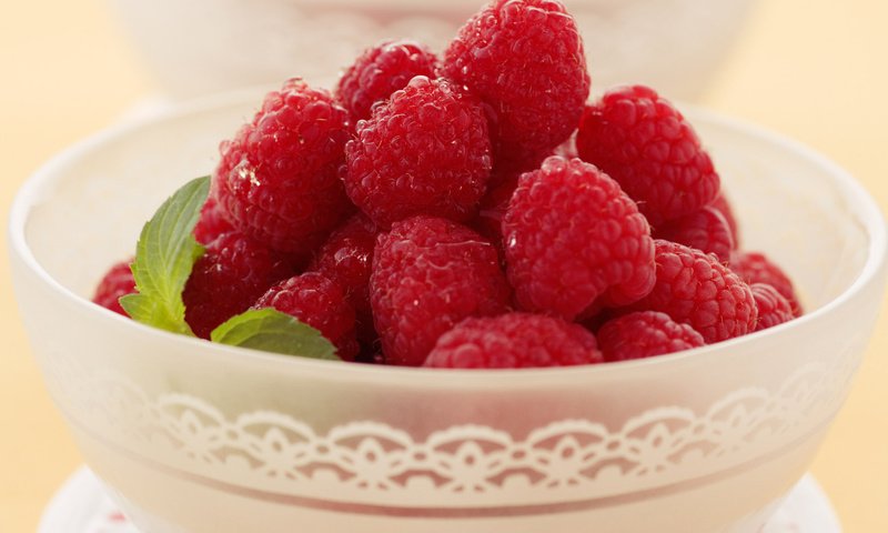 Обои малина, еда, листок, ягоды, чашка, тарелка, raspberry, food, leaf, berries, cup, plate разрешение 1920x1200 Загрузить