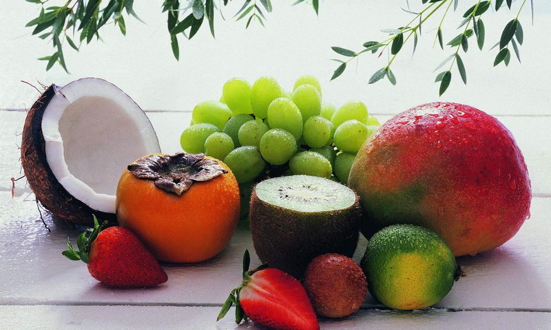 Обои виноград, хурма, фрукты, манго, клубника, ягоды, лайм, киви, кокос, тропические фрукты, grapes, persimmon, fruit, mango, strawberry, berries, lime, kiwi, coconut, tropical fruits разрешение 1920x1200 Загрузить