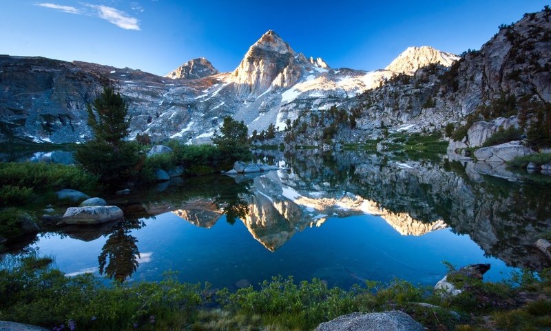 Обои вода, лес, гора, голубая, неба, лейка,     дерево, water, forest, mountain, blue, sky, lake, tree разрешение 1920x1200 Загрузить