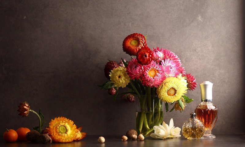 Обои цветы, букет, аромат, духи, натюрморт, парфюм, flowers, bouquet, aroma, perfume, still life разрешение 1920x1280 Загрузить