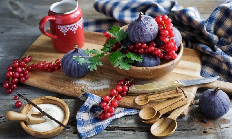 Обои красная, фрукты, ягоды, сахар, натюрморт, смородина, инжир, red, fruit, berries, sugar, still life, currants, figs разрешение 1920x1297 Загрузить