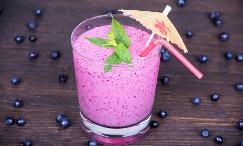 Обои лесные ягоды, коктейль, черника, зонтик, трубочка, десерт, berries, cocktail, blueberries, umbrella, tube, dessert разрешение 4200x2800 Загрузить