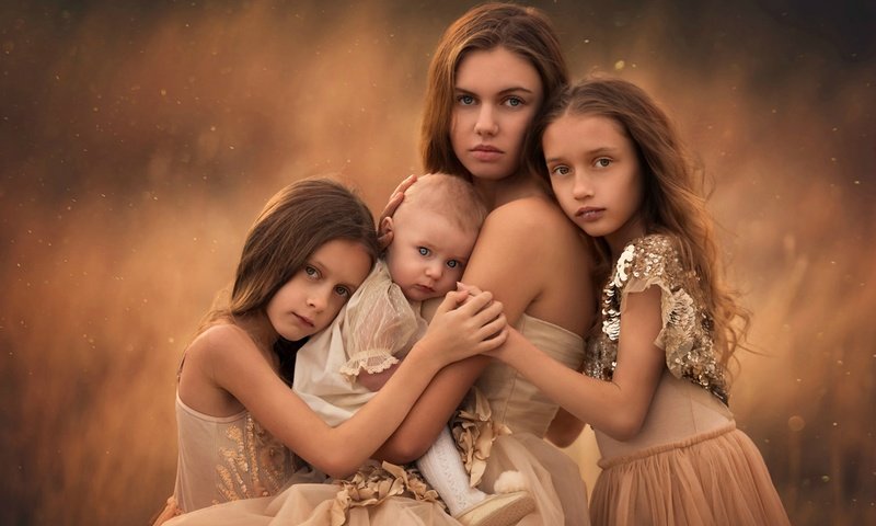 Обои дети, любовь, мама, сёстры, children, love, mom, sisters разрешение 1920x1372 Загрузить