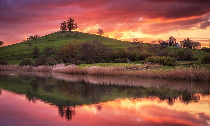 Обои озеро, природа, закат, отражение, весна, холм, lake, nature, sunset, reflection, spring, hill разрешение 2048x1365 Загрузить