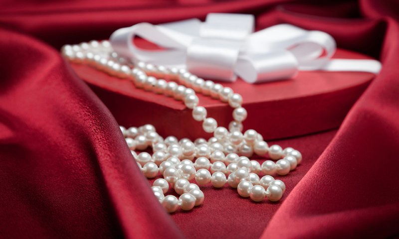 Обои подарок, украшение, ожерелье, жемчуг, bojan kontrec, gift, decoration, necklace, pearl разрешение 3840x2400 Загрузить