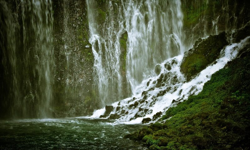 Обои горы, камни, водопад, поток, ущелье, мох, mountains, stones, waterfall, stream, gorge, moss разрешение 2560x1600 Загрузить