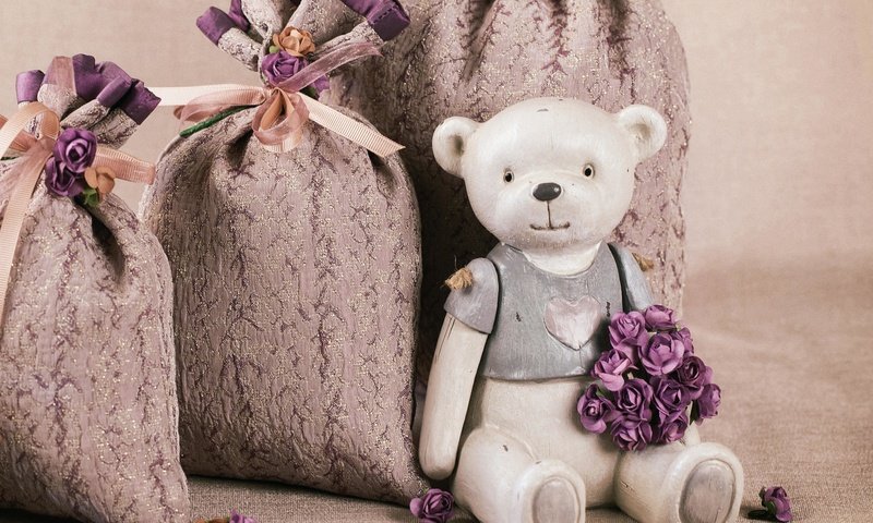 Обои цветы, плюшевый мишка, розы, лепестки, медведь, игрушка, тедди, мешки, натюрморт, flowers, teddy bear, roses, petals, bear, toy, teddy, bags, still life разрешение 8000x5879 Загрузить