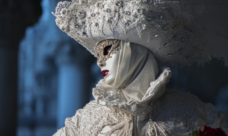 Обои девушка, маска, модель, костюм, шляпа, карнавал, girl, mask, model, costume, hat, carnival разрешение 2048x1368 Загрузить