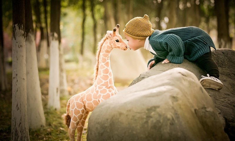 Обои настроение, игрушка, ребенок, мальчик, жираф, mood, toy, child, boy, giraffe разрешение 1920x1080 Загрузить