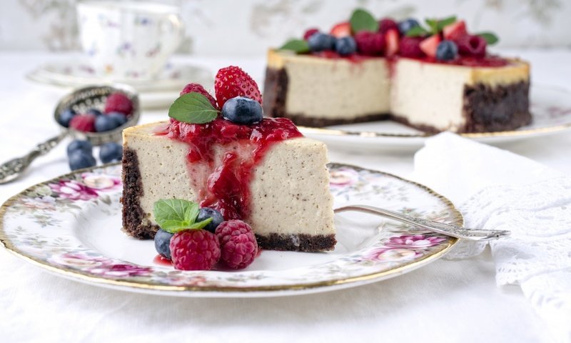 Обои малина, ягоды, черника, торт, чизкейк, raspberry, berries, blueberries, cake, cheesecake разрешение 1920x1080 Загрузить