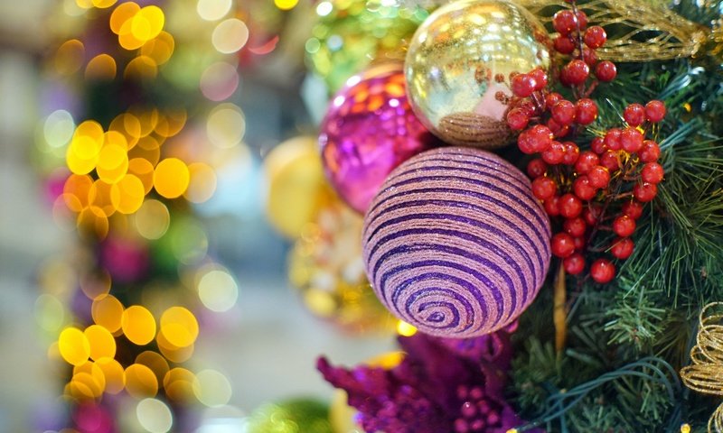 Обои новый год, боке, елка, шары, украшения, игрушки, ягоды, рождество, елочные игрушки, new year, bokeh, tree, balls, decoration, toys, berries, christmas, christmas decorations разрешение 2880x1800 Загрузить
