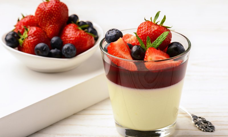 Обои клубника, ягоды, черника, сладкое, десерт, strawberry, berries, blueberries, sweet, dessert разрешение 4928x3280 Загрузить