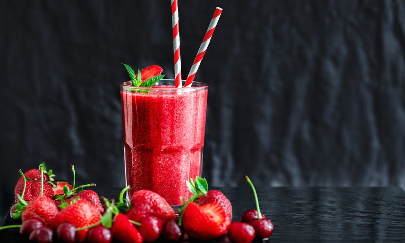 Обои клубника, ягоды, вишня, стакан, смузи, aleksandr zamuruev, strawberry, berries, cherry, glass, smoothies разрешение 5153x3435 Загрузить