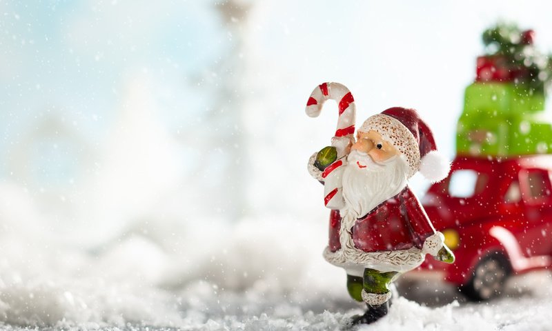 Обои рождество, снег, санта клаус, новый год, композиция, машина, подарки, дед мороз, фигурки, игрушки, праздник, christmas, snow, new year, composition, machine, gifts, santa claus, figures, toys, holiday разрешение 5211x3726 Загрузить