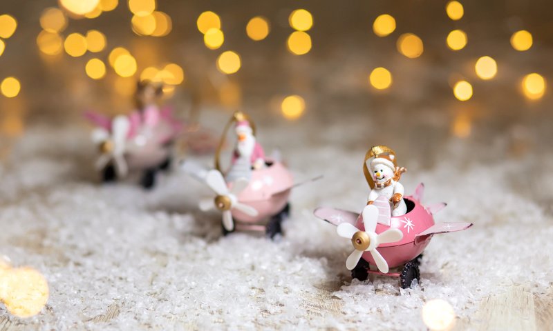 Обои снег, статуэтки, новый год, снеговик, дед мороз, фигурки, праздник, рождество, декор, snow, figurines, new year, snowman, santa claus, figures, holiday, christmas, decor разрешение 5202x3468 Загрузить