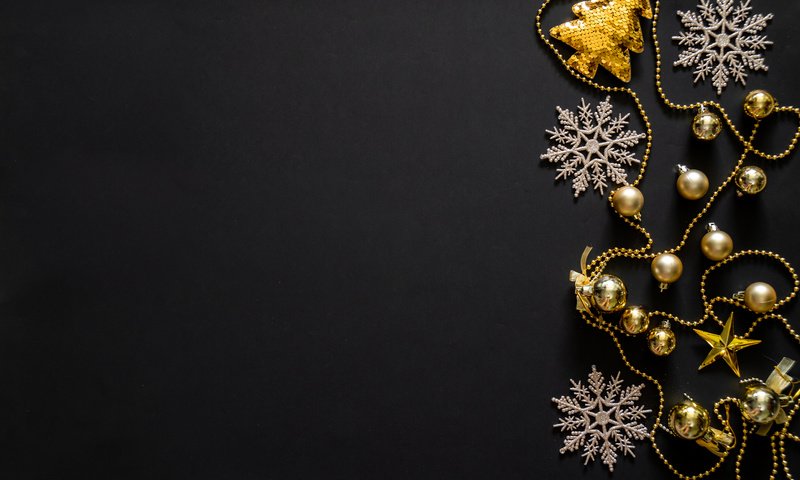 Обои новый год, снежинки, черный фон, игрушки, бусы, рождество, золотые, декор, new year, snowflakes, black background, toys, beads, christmas, gold, decor разрешение 5844x3896 Загрузить