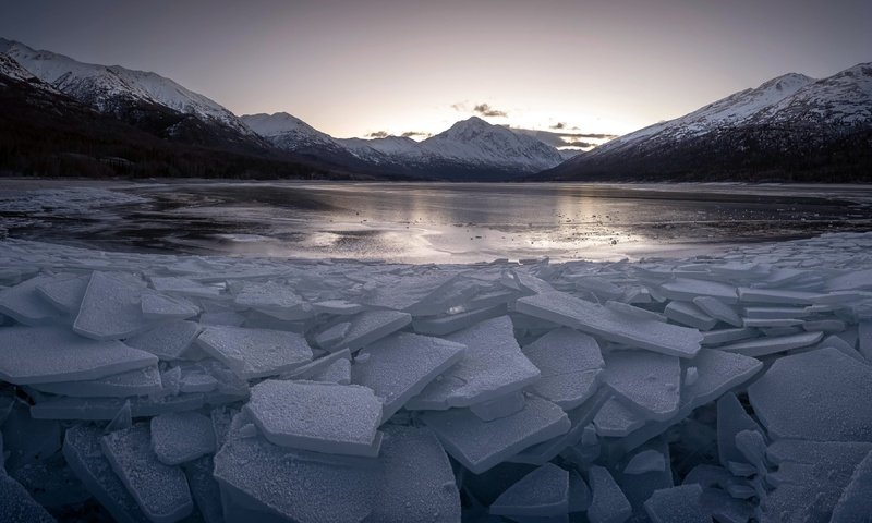 Обои озеро, горы, лёд, lake, mountains, ice разрешение 3840x2160 Загрузить