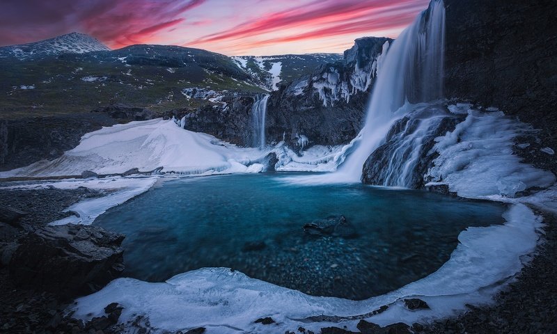 Обои река, горы, закат, скала, водопад, лёд, исландия, river, mountains, sunset, rock, waterfall, ice, iceland разрешение 2000x1334 Загрузить