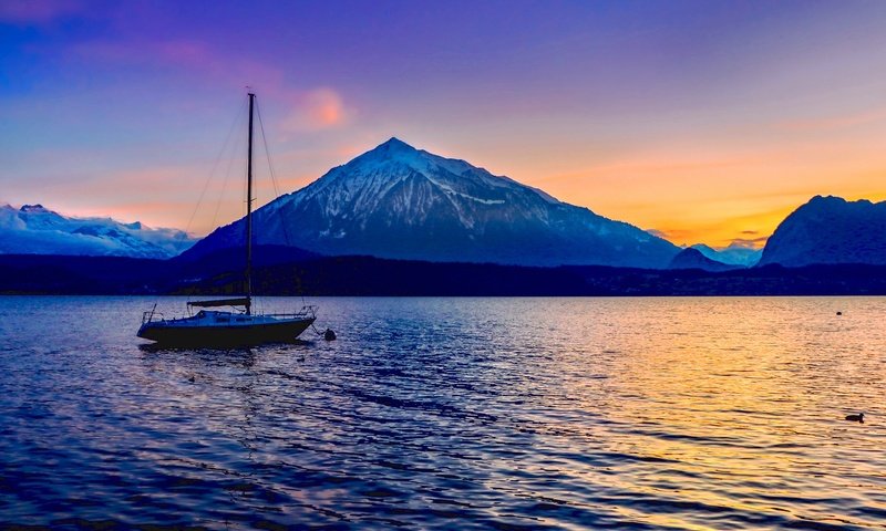 Обои озеро, горы, швейцария, яхта, тунское озеро, bernese alps, бернские альпы, niesen mountain, гора низен, lake, mountains, switzerland, yacht, lake thun разрешение 2048x1364 Загрузить