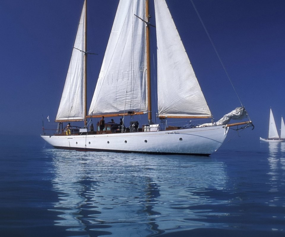 Обои синий, море, яхта, blue, sea, yacht разрешение 2424x1615 Загрузить