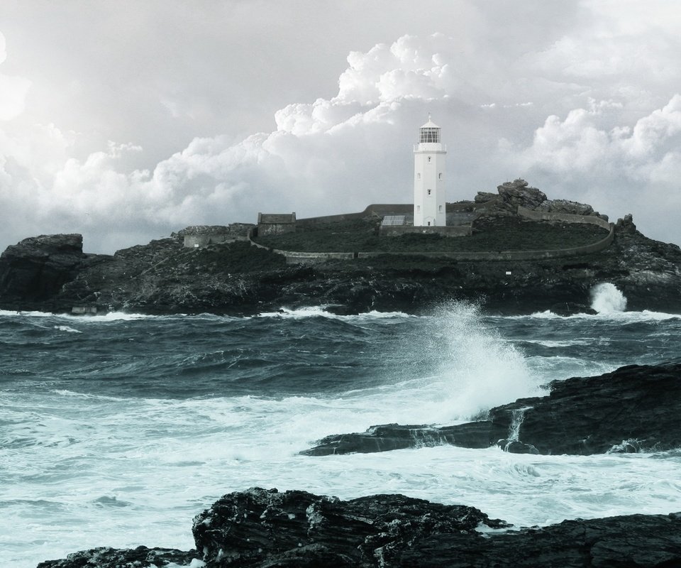 Обои небо, облака, скалы, камни, море, маяк, остров, шторм, the sky, clouds, rocks, stones, sea, lighthouse, island, storm разрешение 1920x1200 Загрузить