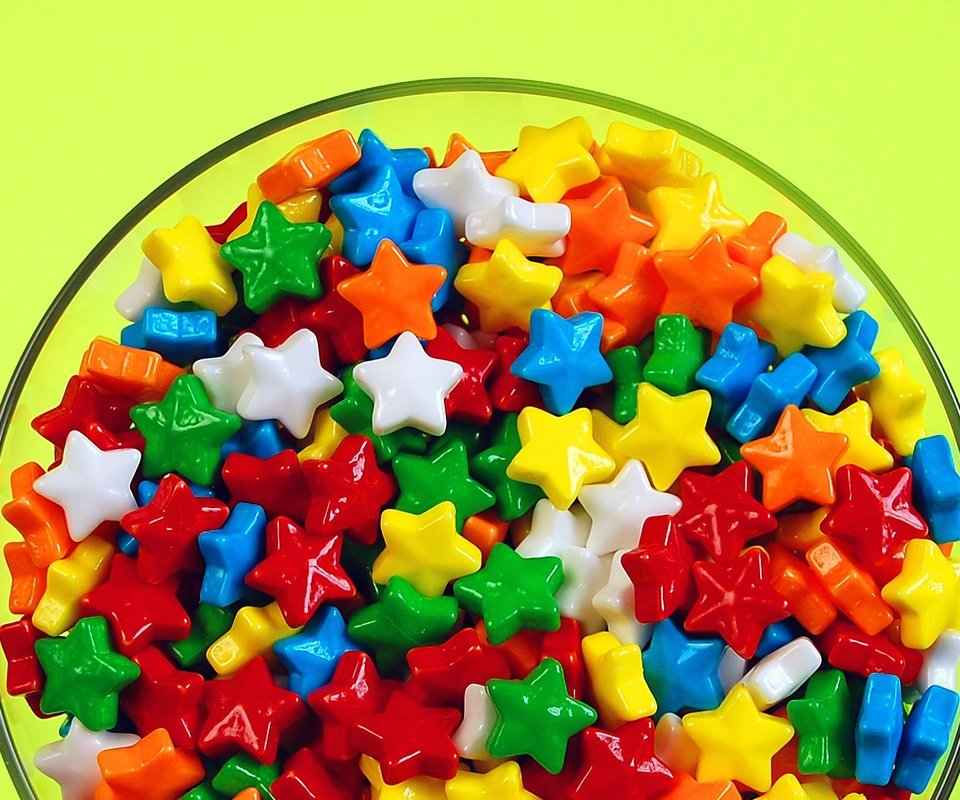 Обои разноцветные, конфеты, звездочки, тарелка, пестрота, драже, colorful, candy, stars, plate, diversity, pills разрешение 2471x1800 Загрузить