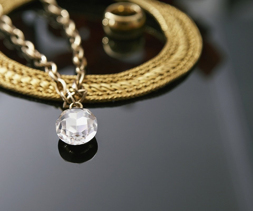 Обои золото, кулон, цепочка, бриллиант, gold, pendant, chain, diamond разрешение 1920x1200 Загрузить