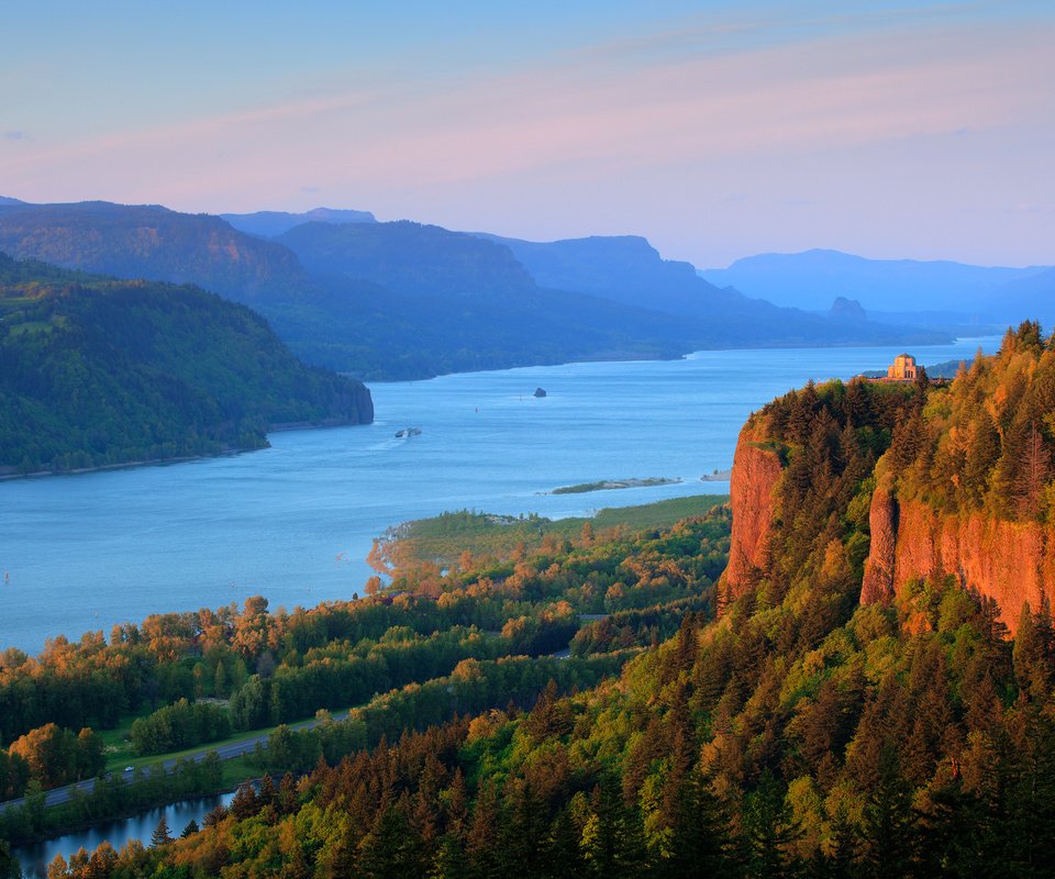 Обои река, горы, лес, пейзаж, сша, ущелье, орегон, река колумбия, river, mountains, forest, landscape, usa, gorge, oregon, the columbia river разрешение 2880x1800 Загрузить