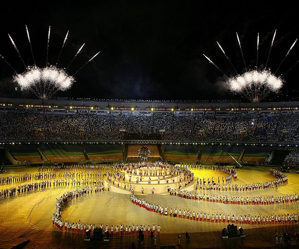 Обои футбол, стадион, бразилия, чемпионат мира, fireworks at the stadium world cup in brazil, маракана, football, stadium, brazil, the world cup разрешение 2560x1600 Загрузить