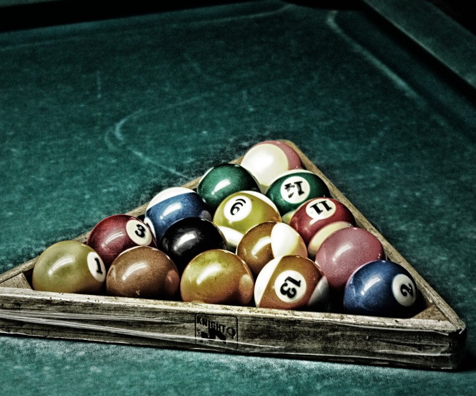 Обои шары, игра, треугольник, бильярд, кий, balls, the game, triangle, billiards, cue разрешение 2560x1600 Загрузить