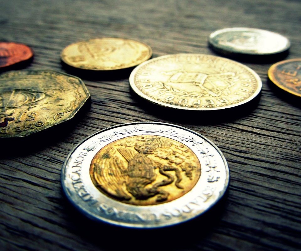 Обои металл, золотые, метал, монеты, монета, серебряные, серебреный, голден, metal, gold, coins, coin, silver, golden разрешение 2560x1440 Загрузить