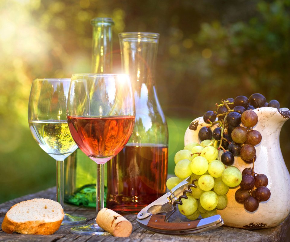 Обои солнце, лучи, виноград, блики, вино, бокалы, вс, вина, the sun, rays, grapes, glare, wine, glasses, sun разрешение 4750x3388 Загрузить