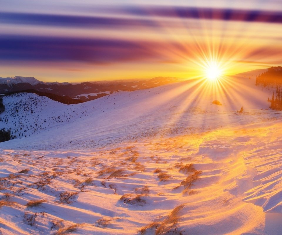 Обои горы, солнце, снег, зима, рассвет, mountains, the sun, snow, winter, dawn разрешение 1920x1080 Загрузить