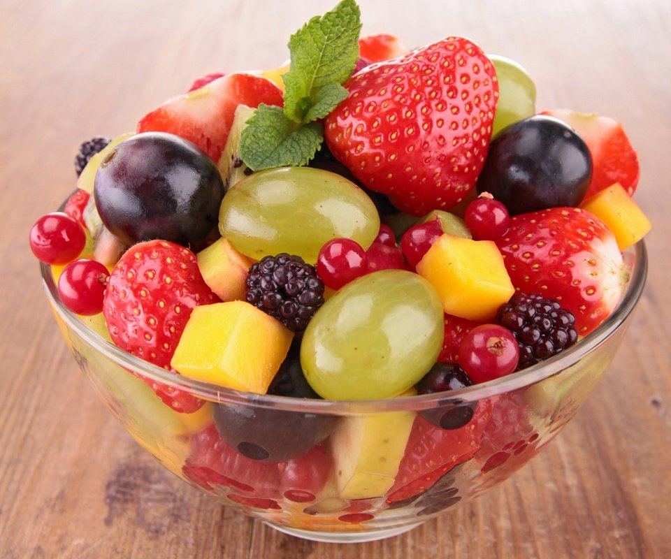 Обои фрукты, ягоды, лесные ягоды, десерт, салат, fruits, парное, фруктовый салат, cалат, fruit, berries, dessert, salad, fresh, fruit salad разрешение 2880x2501 Загрузить