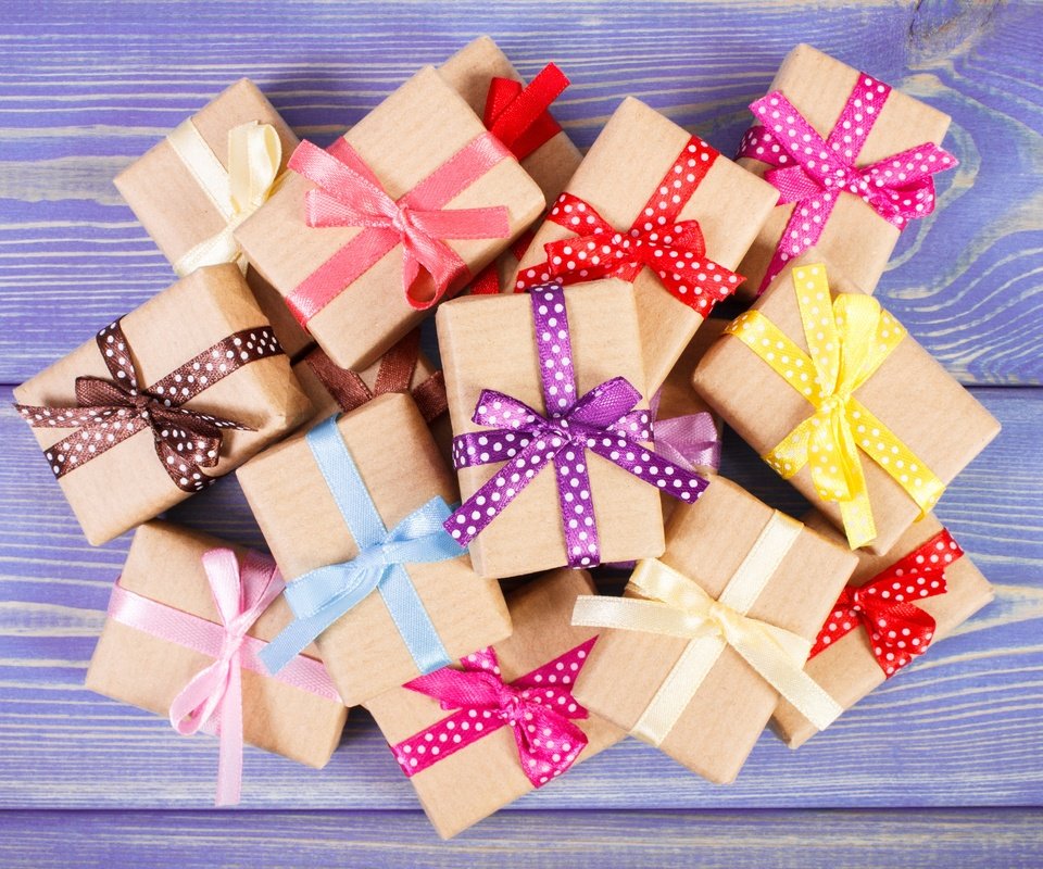 Обои подарки, лента, бант, дерева, коробки, дары, gifts, tape, bow, wood, box разрешение 4400x2933 Загрузить