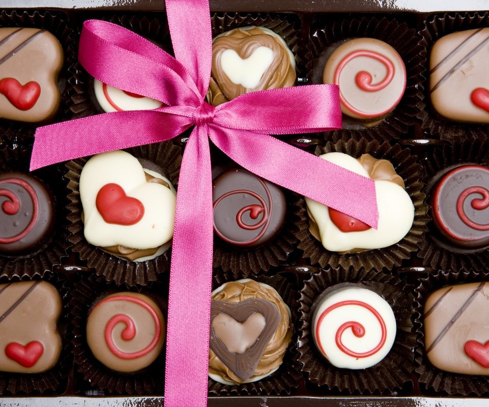 Обои сердечка, конфеты, valentine`s day, сердце, любовь, подарок, шоколад, романтик, день святого валентина, в шоколаде, влюбленная, candy, heart, love, gift, chocolate, romantic, valentine's day разрешение 5008x3405 Загрузить