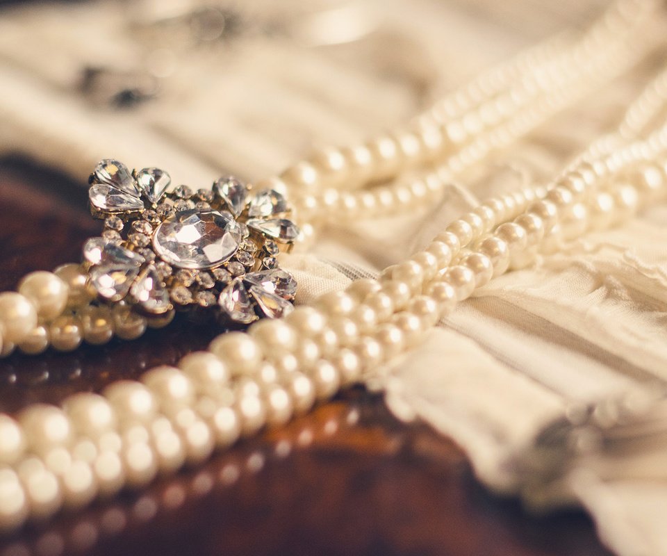 Обои украшение, драгоценности, ожерелье, жемчуг, decoration, jewelry, necklace, pearl разрешение 1920x1200 Загрузить