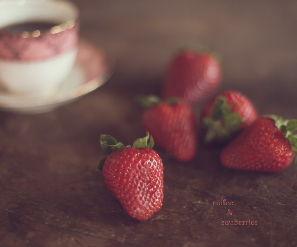 Обои клубника, кофе, ягоды, чашка, боке, strawberry, coffee, berries, cup, bokeh разрешение 2048x1365 Загрузить