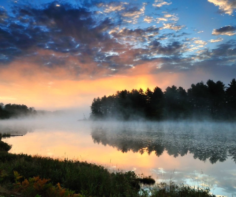 Обои облака, деревья, река, природа, лес, закат, пейзаж, туман, clouds, trees, river, nature, forest, sunset, landscape, fog разрешение 2560x1600 Загрузить